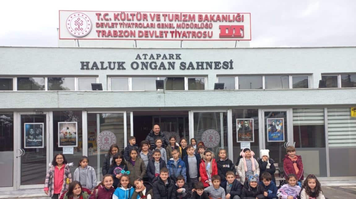 Çavuşlu Ali Kırali İlkokulu Tiyatroda